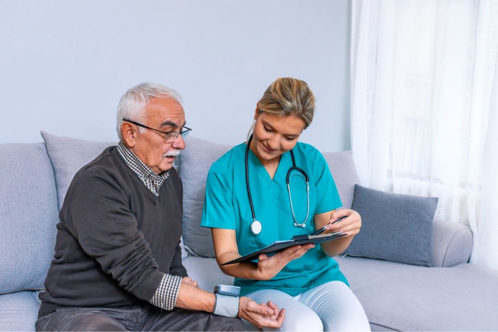 Accompagnement personnalisé avec conseils en nutrition, activité physique, sécurité et démarches administratives